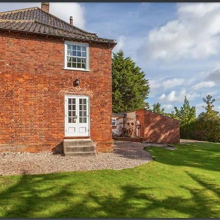 Villa Large Three Storey Georgian House And Gardens Wrentham Exterior foto